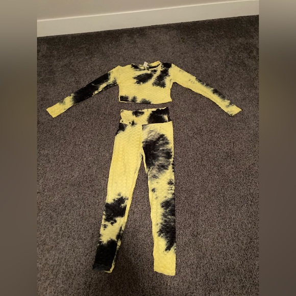 Size S. 2 piece set. Made by Shosho. Booty enhancing back. Yellow and black. - Picture 4 of 6